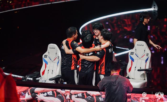 成都AG超玩会夺得KPL夏季赛冠军，队史第二冠正式