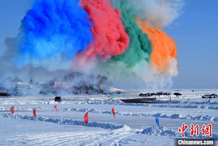 本地冰雪盛事再度开启 兴凯湖畔冰雪场地越野汽