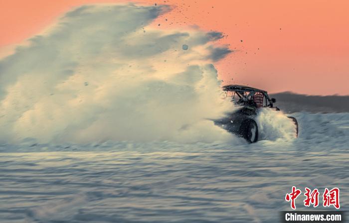 本地冰雪盛事再度开启 兴凯湖畔冰雪场地越野汽