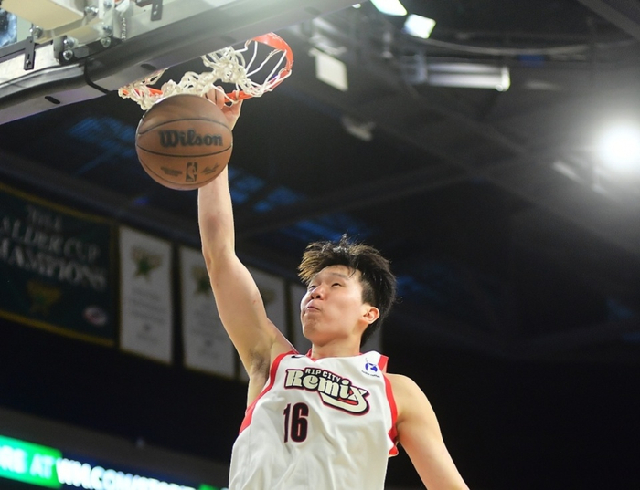 杨瀚森发展联盟闪耀引关注，开拓者新老板或成