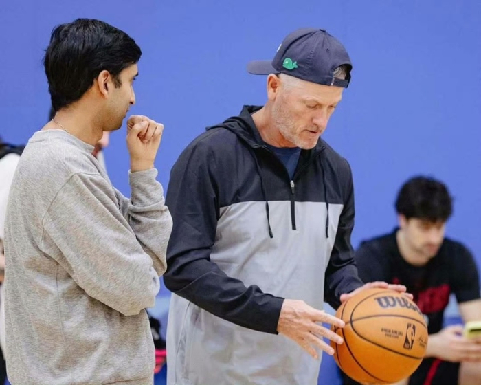 杨瀚森发展联盟闪耀引关注，开拓者新老板或成