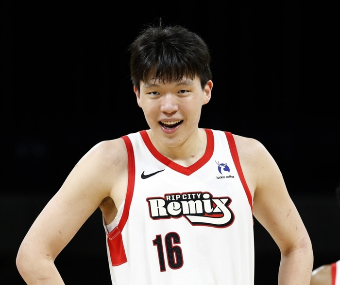 杨瀚森发展联盟闪耀引关注，开拓者新老板或成