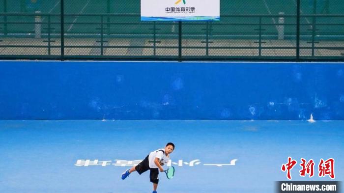 粤港澳青少年网球赛黄埔开赛 600名选手角逐大湾