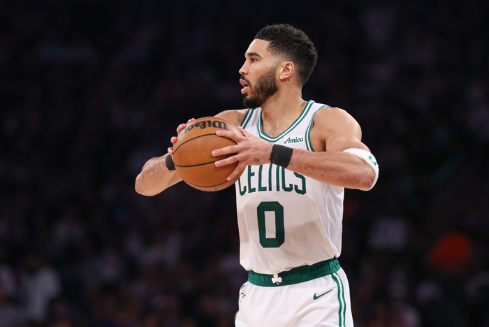 詹姆斯回归助推湖人跻身前四 骑士哈登加盟成东