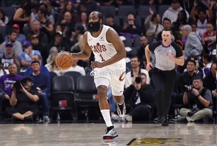 哈登、德罗赞与汤普森：十年分卫生涯的残酷对