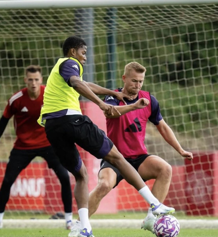 德利赫特背伤缺阵四月或赛季报销