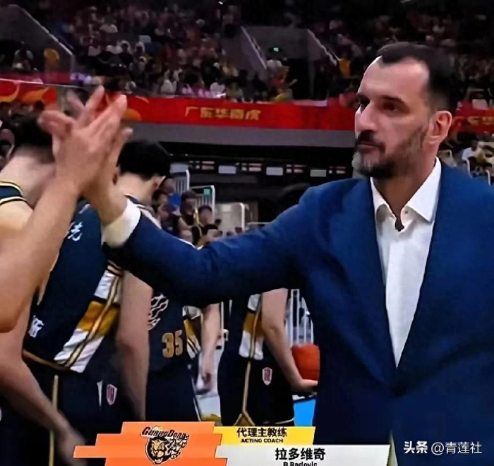 代理教练拉多维奇临危受命，广东队完成15分大逆